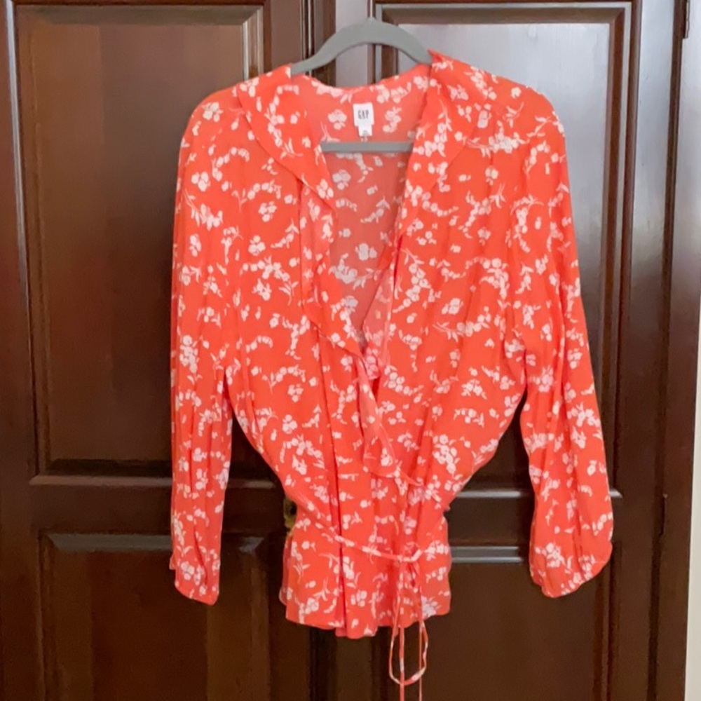 GAP Ruffle Neck Wrap Blouse in Coral/White Floral - Size XXL